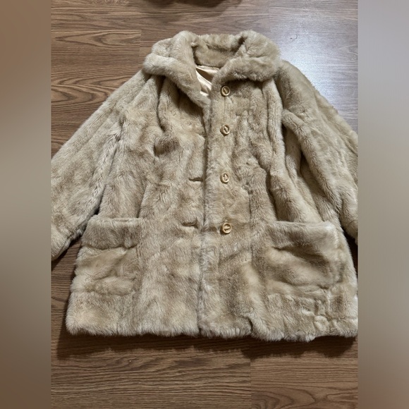 Mincara styled by Russel Taylor Coat - Picture 2 of 9